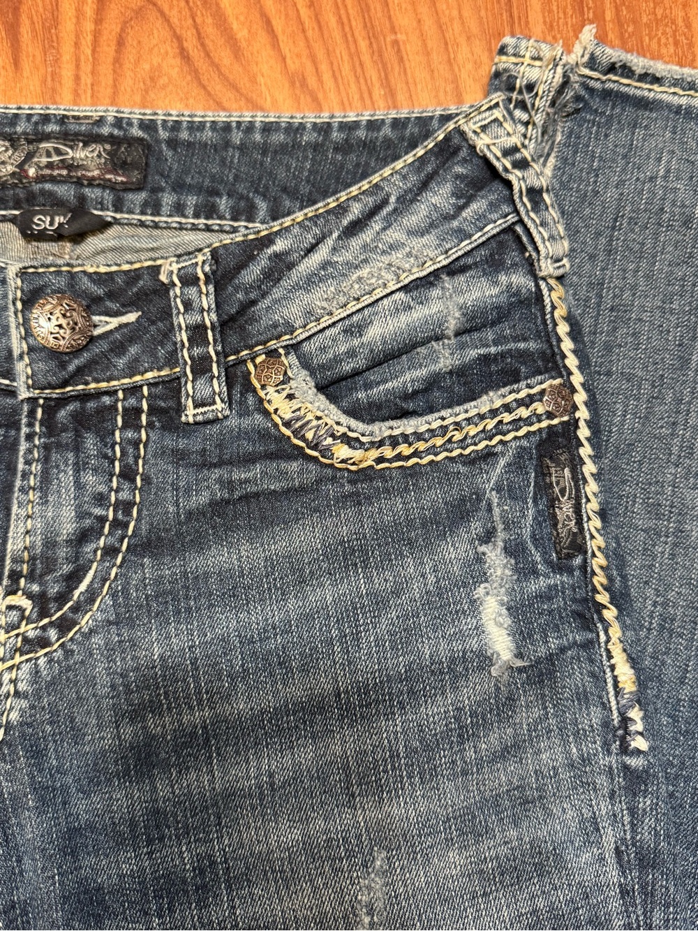 Silver Jeans BabyBoot Cut Blue Distressed Jeans with Embellished Pockets W26/L31 - Picture 8 of 12
